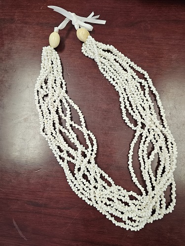SHORT SHELL NECKLACE